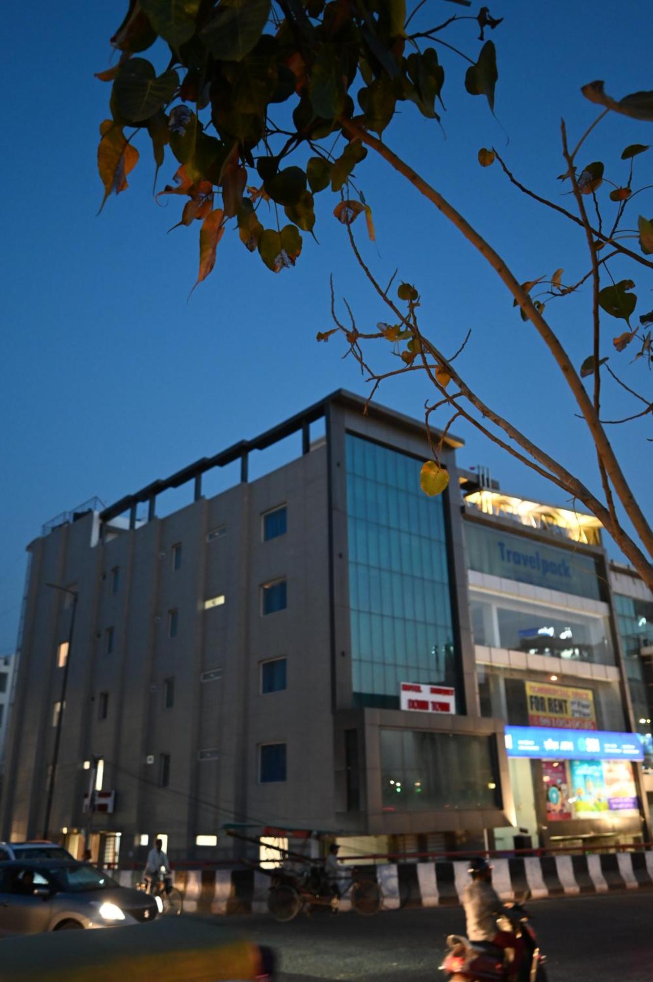 Hotel Down Town Paschim Vihar Delhi  Dış mekan fotoğraf