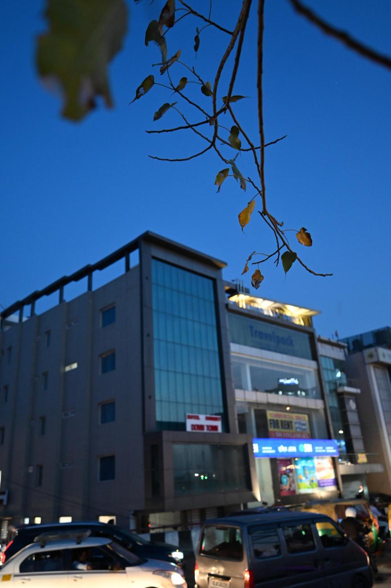Hotel Down Town Paschim Vihar Delhi  Dış mekan fotoğraf